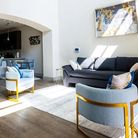 Posh And Very Spacious Town House